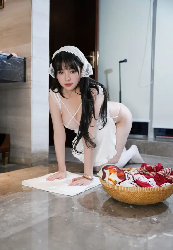 Cosplay cô vợ xinh đẹp - Ruan Qing