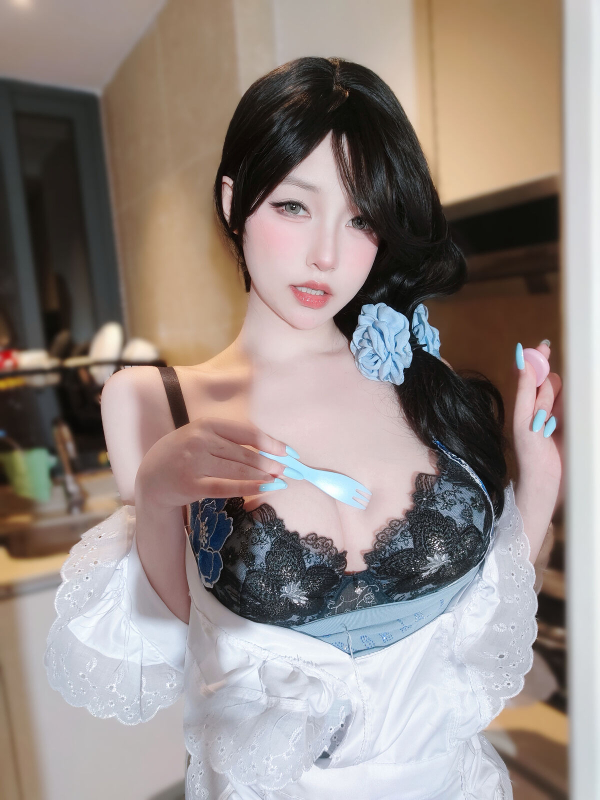 Ảnh đẹp vào bếp cùng idol Nu Zhu K